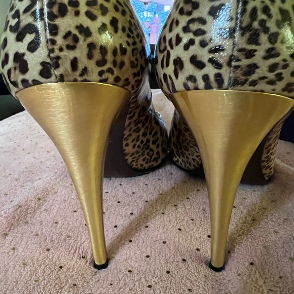 Stuart Weitzman pumps - Picture 7 of 8